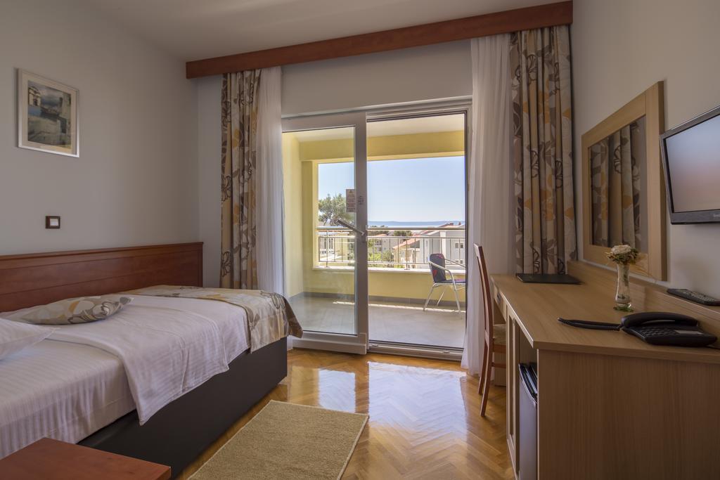 Bed and Breakfast Dorijini Dvori Башка-Вода Екстер'єр фото